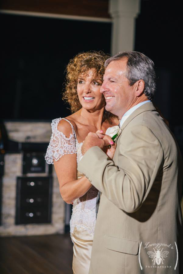 Tennessee bride and groom sharing a first dance, photographed by Lovinggood's Photography. Featured on The Pink Bride www.thepinkbride.com {First Dance Songs #10: Elvis Music}