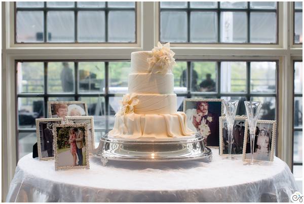 Wedding cake display at Memphis wedding, photographed by Christen Jones Photography | The Pink Bride {10 Steps to Long-Distance Wedding Planning}