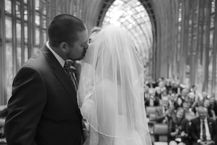 Do’s and Don’ts of Kissing at the Altar