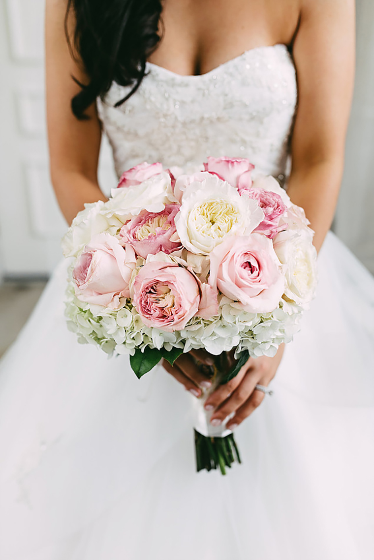 Pink and White Round Bouquet by Lynn Doyle with photo by Kelly Ginn Photography | 8 Bouquet Styles Defined | The Pink Bride® www.thepinkbride.com