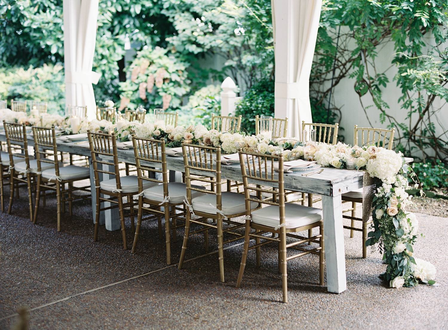Outdoor wedding reception table with floral arrangements from Enchanted Florist by Nathan Westerfield | The Pink Bride® www.thepinkbride.com