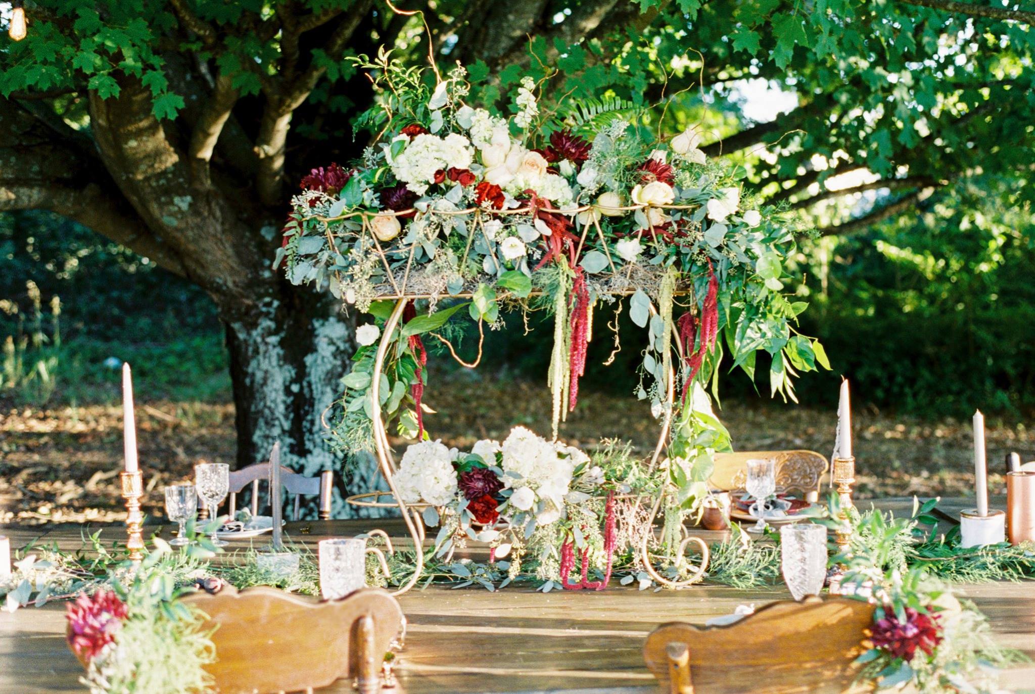 Large floral table arrangement from Southern Knot Weddings and Floral Design by Michelle Lea Photographie | The Pink Bride® www.thepinkbride.com