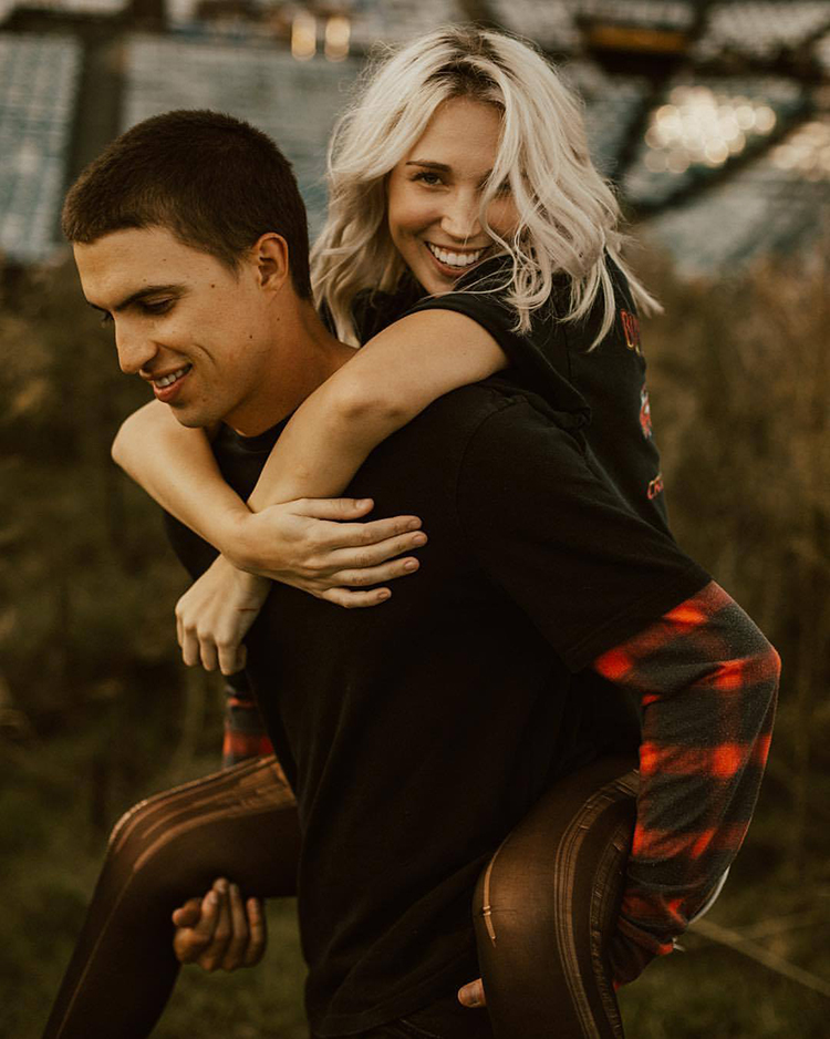 Warm Toned Modern Romantic Engagement Photos in Date Nights for Your Love Language | photo by Saul Cervantes Wedding Photography | The Pink Bride® www.thepinkbride.com