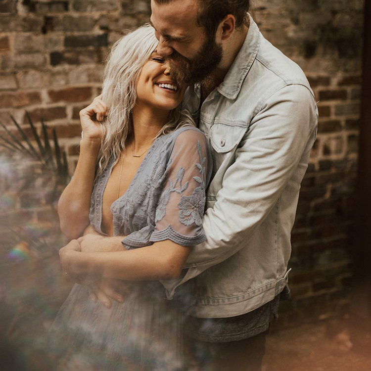 Warm Toned Modern Romantic Engagement Photos in Date Nights for Your Love Language | photo by Saul Cervantes Wedding Photography | The Pink Bride® www.thepinkbride.com