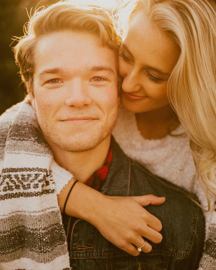 Warm Toned Modern Romantic Engagement Photos in Date Nights for Your Love Language | photo by Saul Cervantes Wedding Photography | The Pink Bride® www.thepinkbride.com