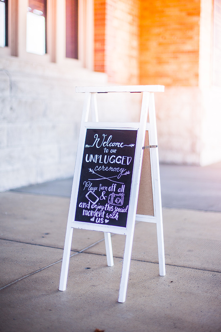 Unplugged Wedding Ceremony Chalkboard Sign | Unplugged | Should You Have a Social Media Free Wedding? | Kadee's Approach Photography | The Pink Bride® www.thepinkbride.com